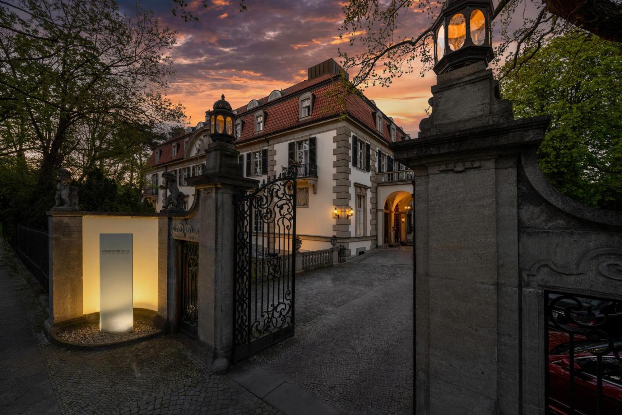 Schlosshotel Βερολίνο Εξωτερικό φωτογραφία The gate of the villa