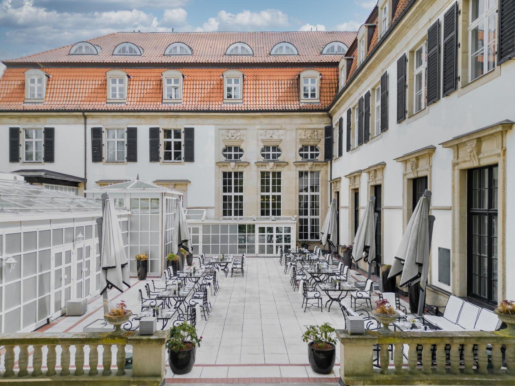 Schlosshotel Βερολίνο Εξωτερικό φωτογραφία The courtyard of the hotel